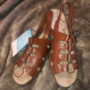 Sandals 7 1/2 W